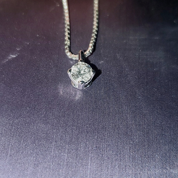 18 karat SI signature Ben Bridge Diamond Pendant - Picture 8 of 16